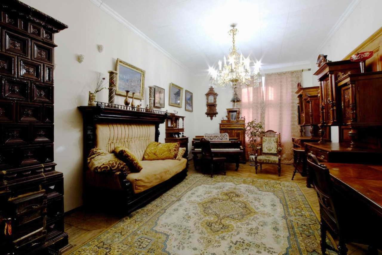 "Eva Stories" Movie Apartment On Rynok Square 리비프 외부 사진