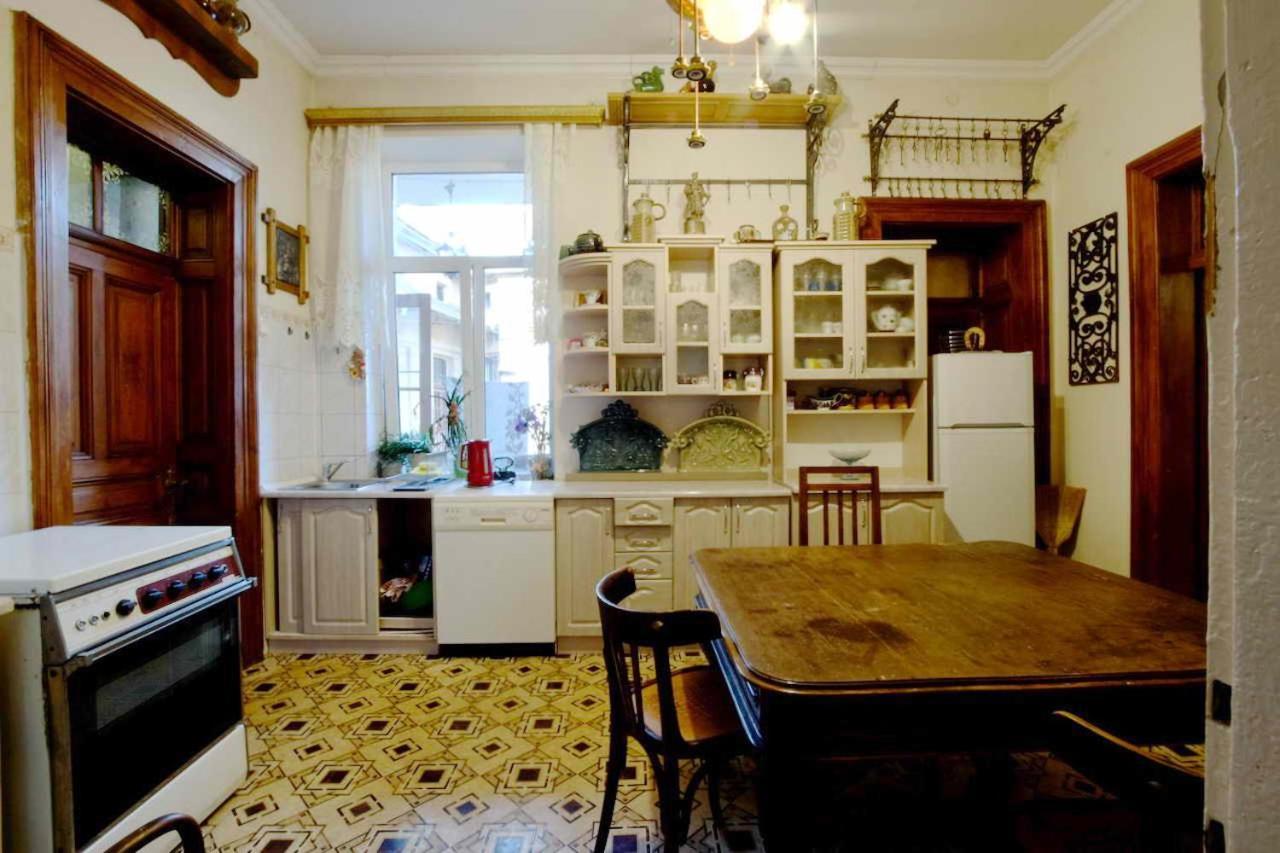 "Eva Stories" Movie Apartment On Rynok Square 리비프 외부 사진