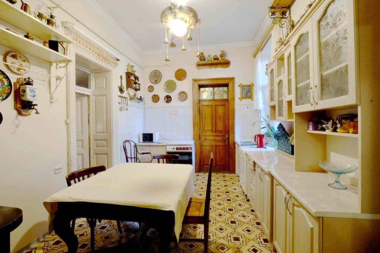 "Eva Stories" Movie Apartment On Rynok Square 리비프 외부 사진