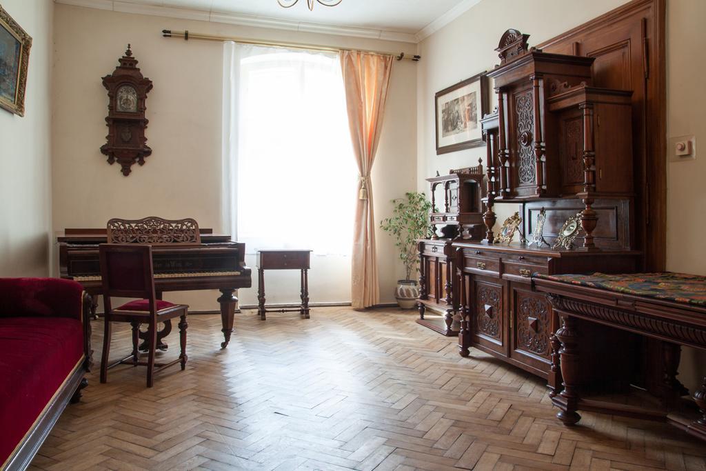 "Eva Stories" Movie Apartment On Rynok Square 리비프 외부 사진